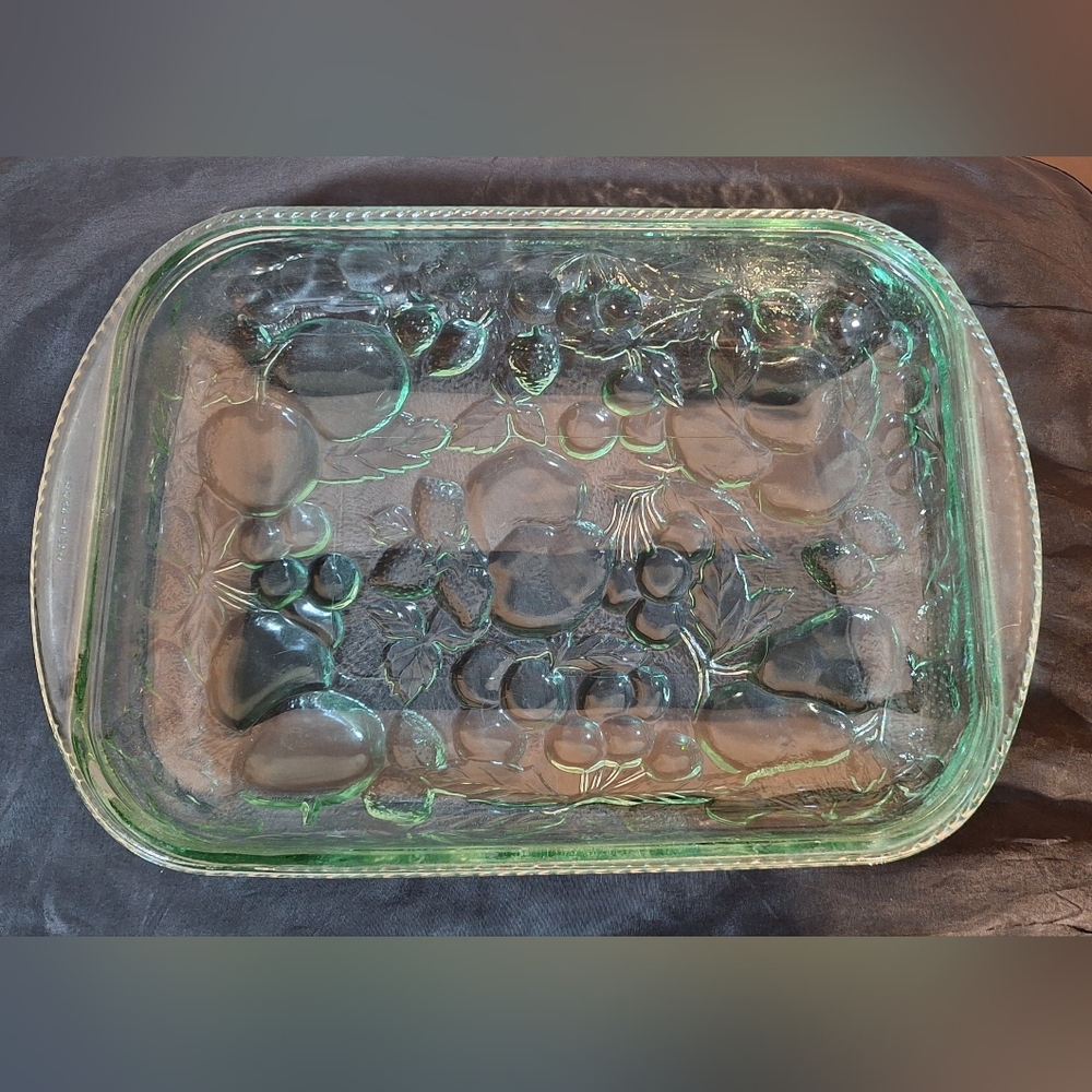 LIBBEY "Orchard Fruit" Green Glass Fruit Embossed Baking Dish